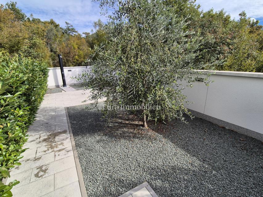 Appartamento arredato con vista mare aperta