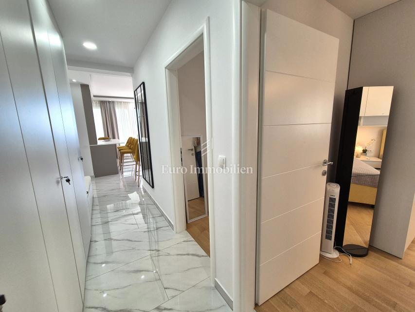 Appartamento arredato con vista mare aperta