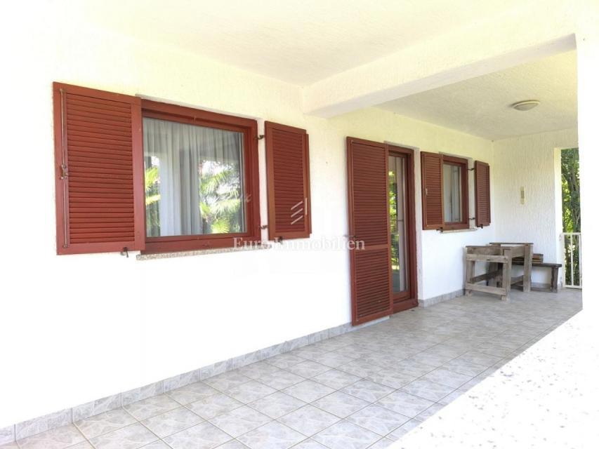 Casa con 3 unità e grande giardino, Malinska