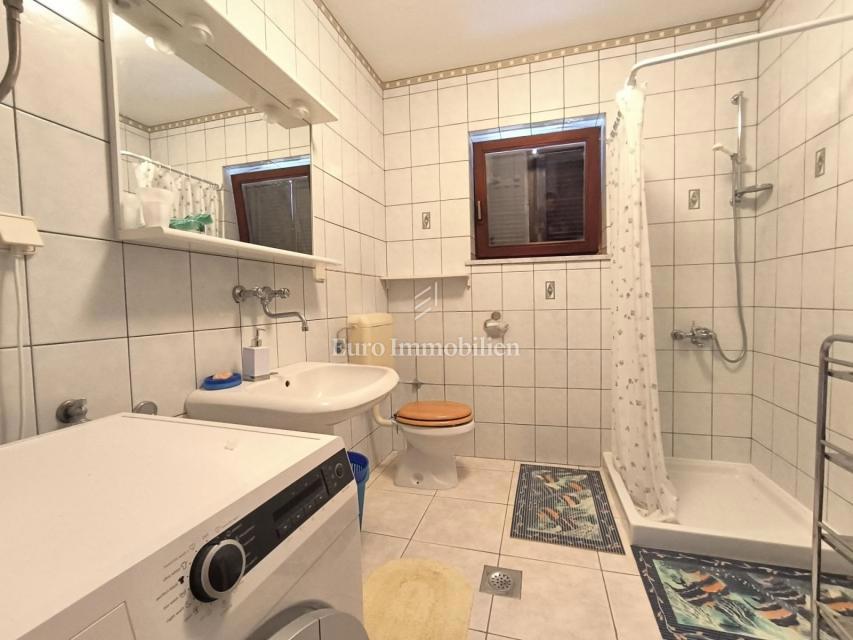 Casa con 3 unità e grande giardino, Malinska