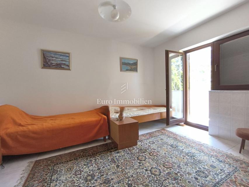 Casa con 3 unità e grande giardino, Malinska