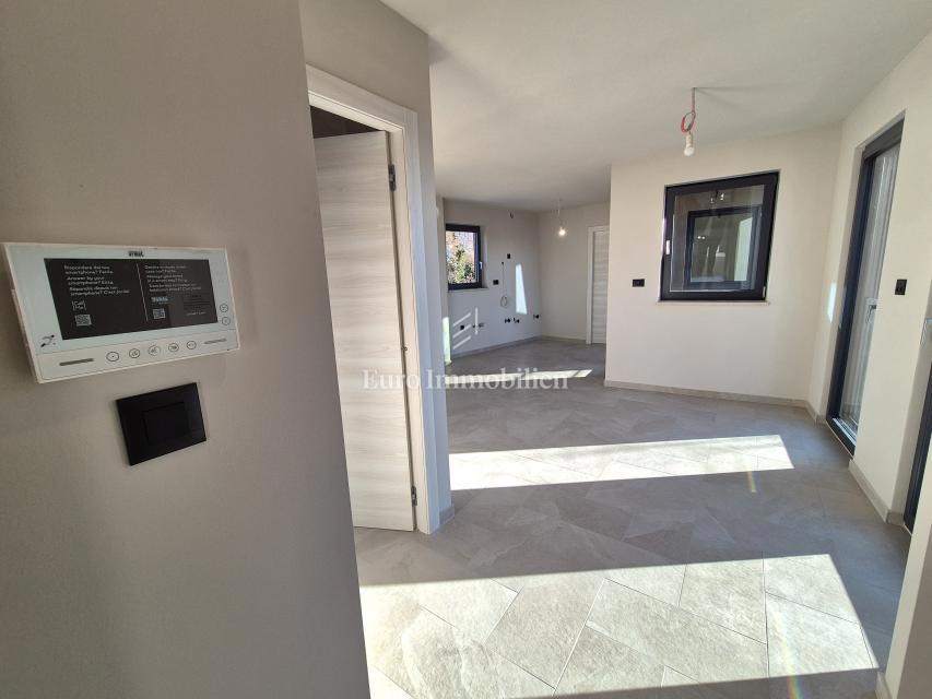 Appartamento in un nuovo edificio con vista mare