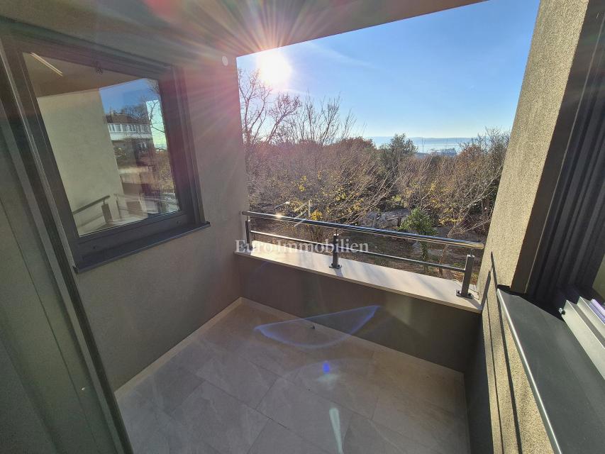 Appartamento in un nuovo edificio con vista mare