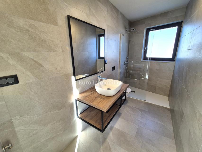 Appartamento in un nuovo edificio con vista mare