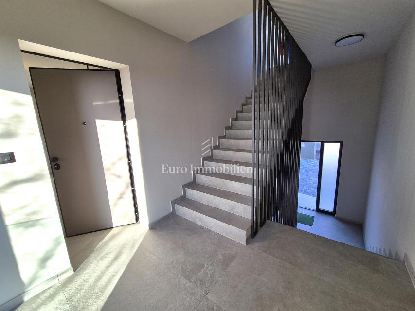 Appartamento in un nuovo edificio con vista mare