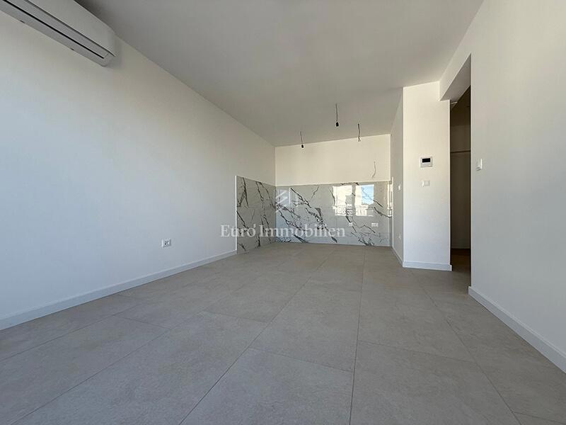 Monolocale nuovo con vista mare