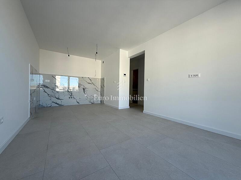 Monolocale nuovo con vista mare