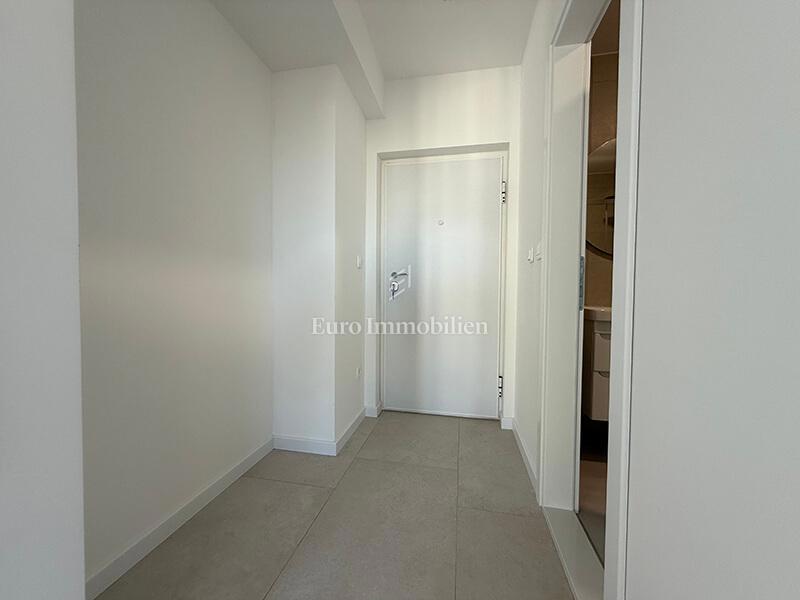 Monolocale nuovo con vista mare