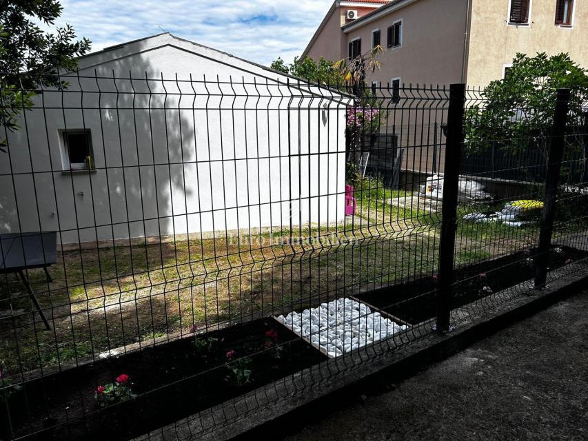 Casa indipendente su un unico livello con giardino