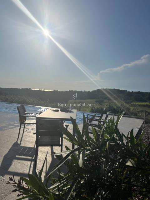 Casa indipendente con piscina, vicino a Cittanova, Istria