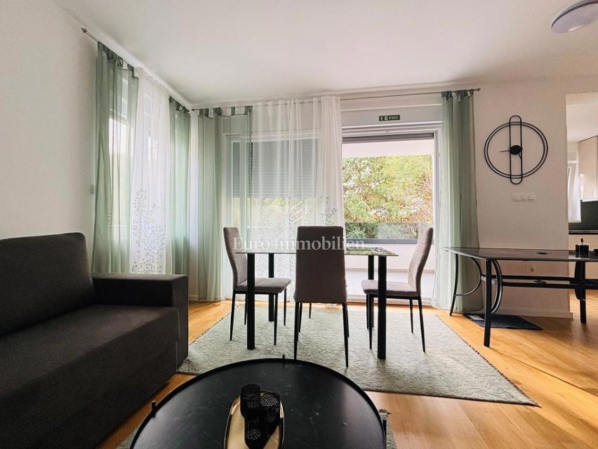 Novalja – Appartamento in una nuova costruzione con piscina comune