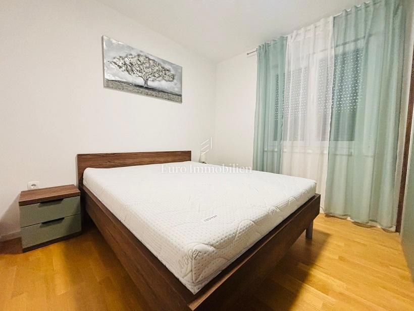 Novalja – Appartamento in una nuova costruzione con piscina comune