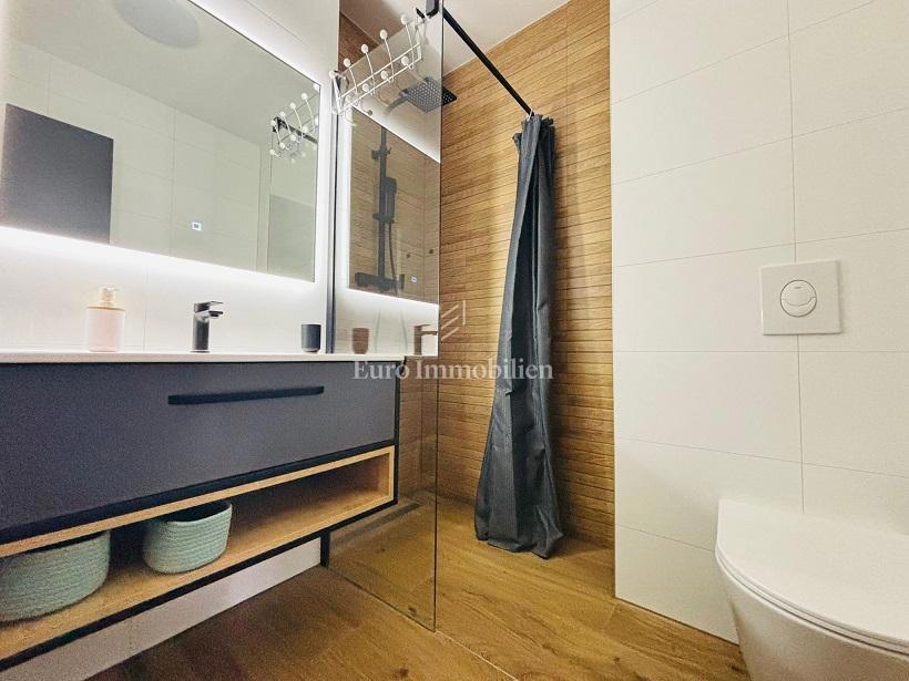 Novalja – Appartamento in una nuova costruzione con piscina comune