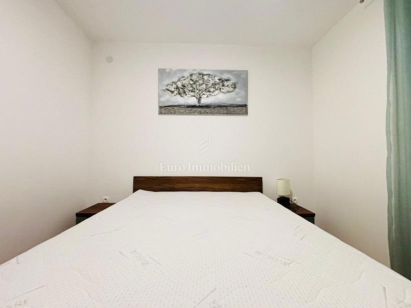 Novalja – Appartamento in una nuova costruzione con piscina comune