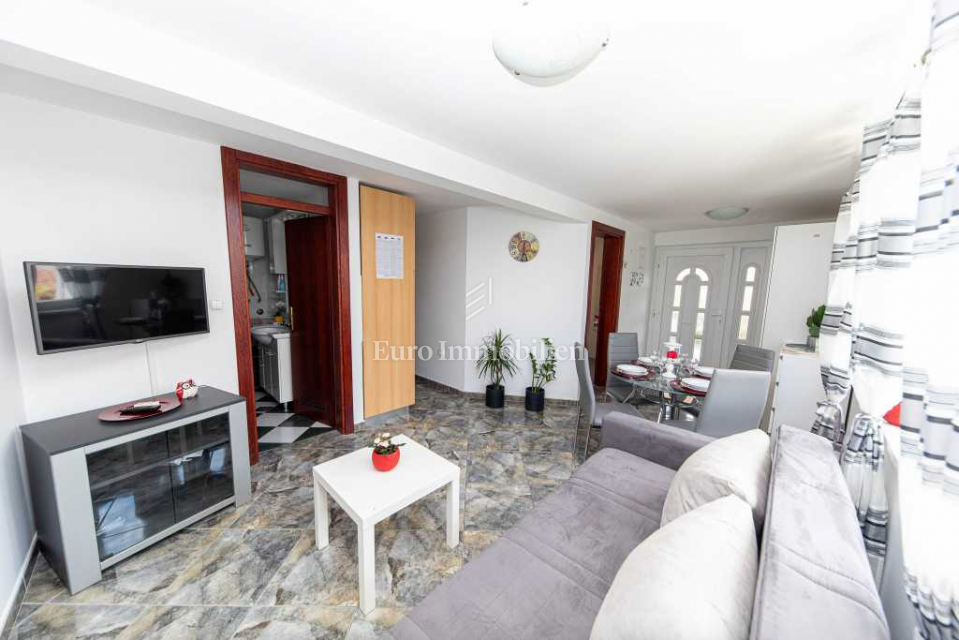 Casa con tre appartamenti in posizione top