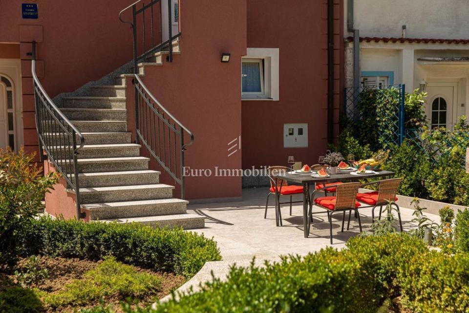 Casa con tre appartamenti in posizione top