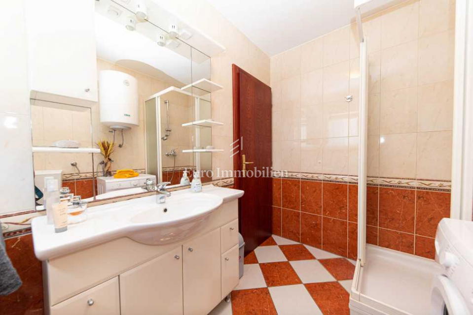 Casa con tre appartamenti in posizione top