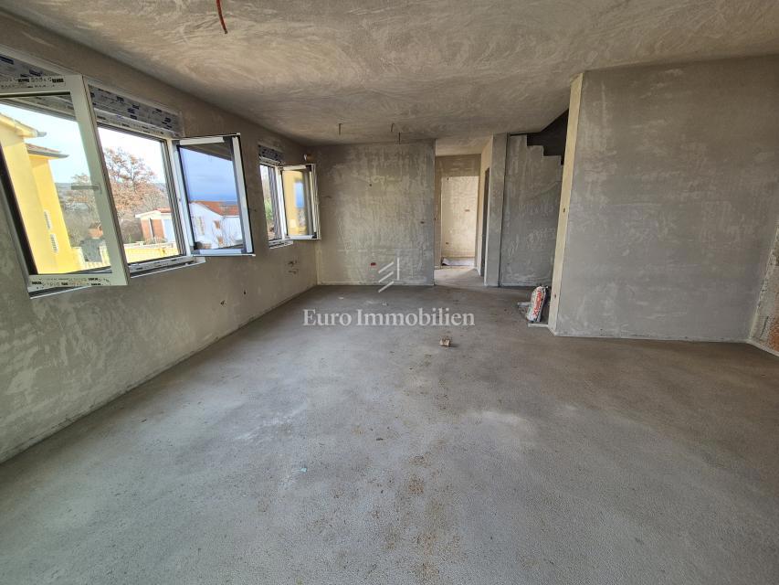 Nuova costruzione con piscina e giardino