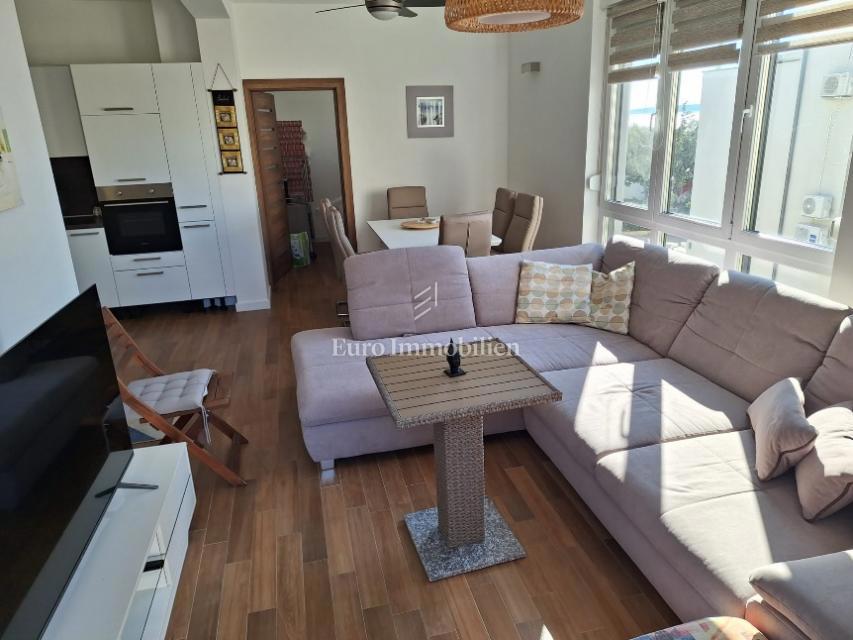 Isola di Pag - appartamento arredato, seconda fila al mare