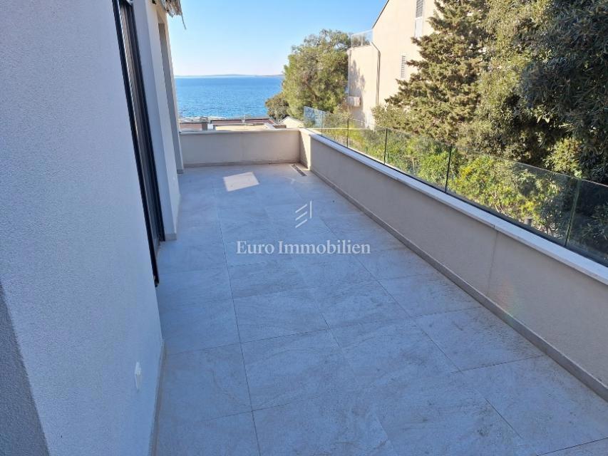 Isola di Pag - appartamento arredato, seconda fila al mare