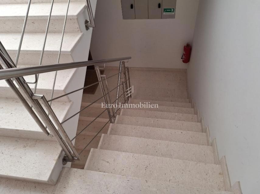 Isola di Pag - appartamento arredato, seconda fila al mare