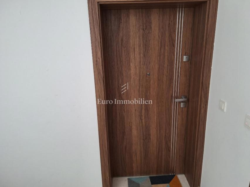 Isola di Pag - appartamento arredato, seconda fila al mare