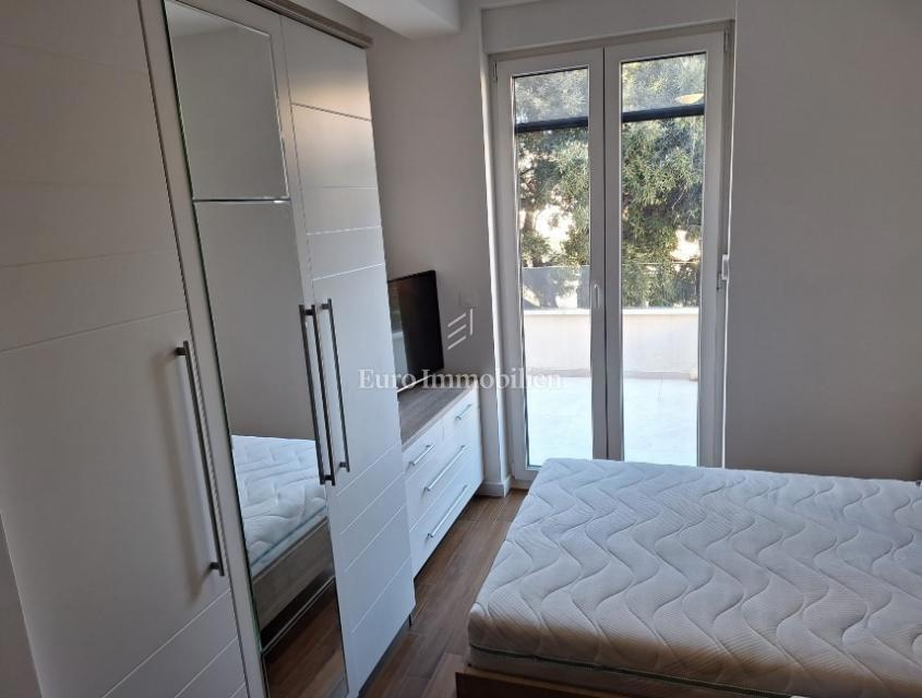 Isola di Pag - appartamento arredato, seconda fila al mare