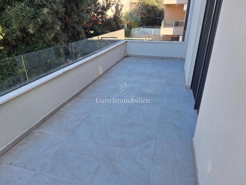 Isola di Pag - appartamento arredato, seconda fila al mare