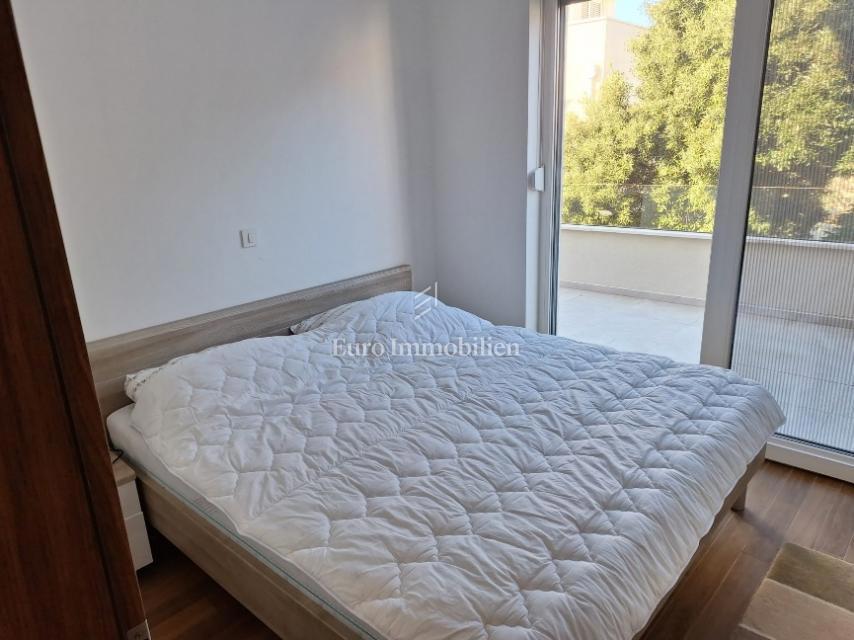 Isola di Pag - appartamento arredato, seconda fila al mare