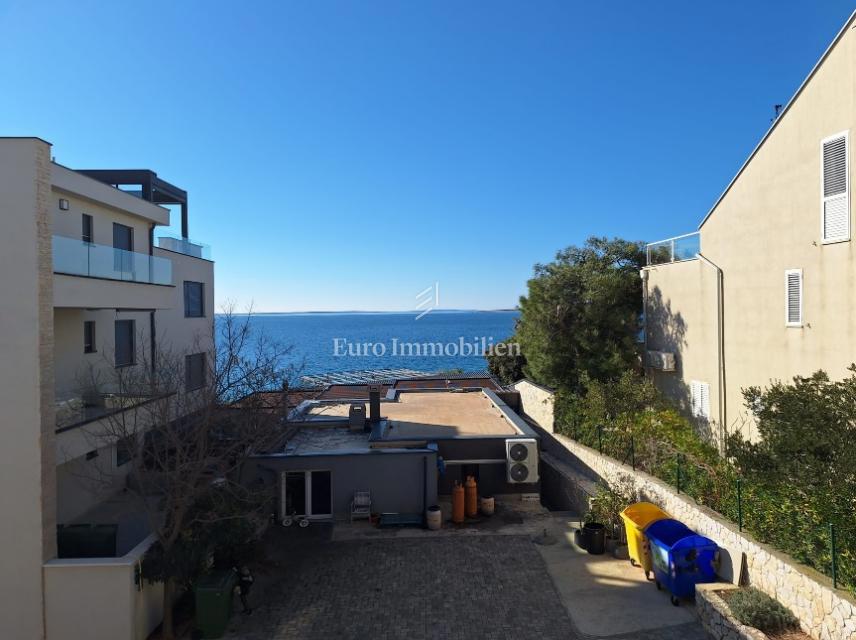 Isola di Pag - appartamento arredato, seconda fila al mare