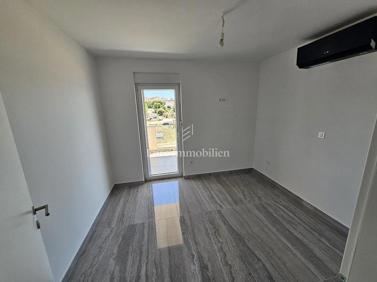 Appartamento in un nuovo edificio, prima fila al mare - Pag