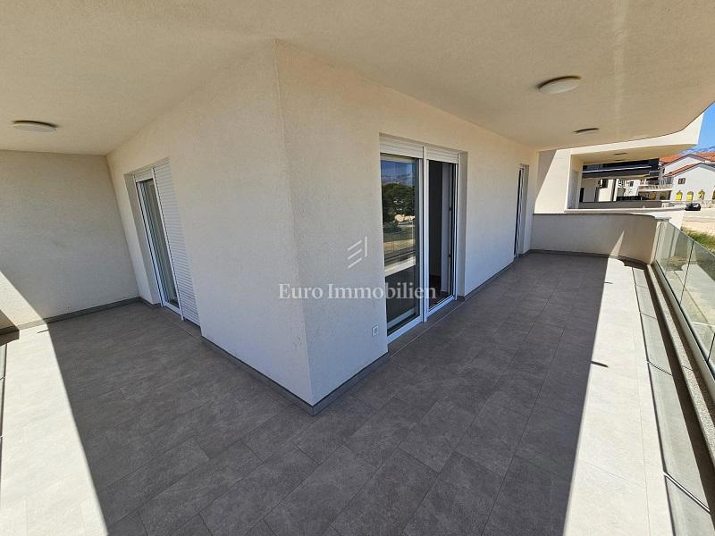 Appartamento in un nuovo edificio, prima fila al mare - Pag