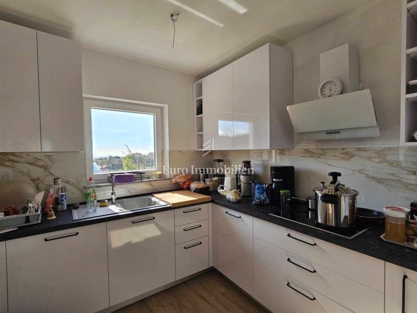 Casa in pietra ristrutturata, con giardino - zona Parenzo