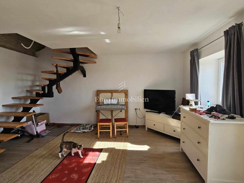 Casa in pietra ristrutturata, con giardino - zona Parenzo