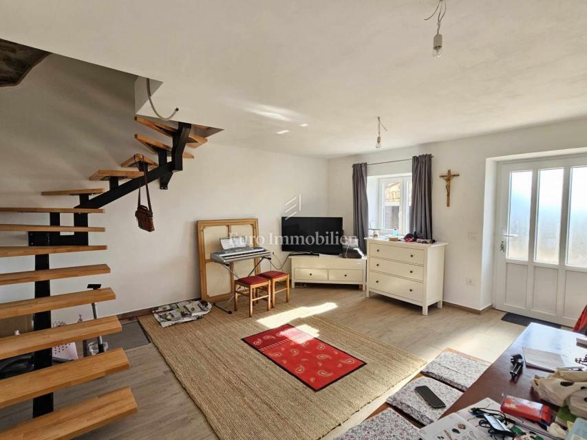 Casa in pietra ristrutturata, con giardino - zona Parenzo