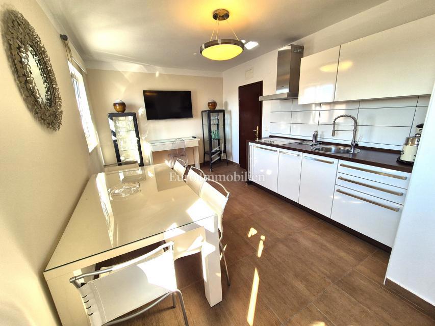 Malinska, appartamento arredato di qualità con due camere 