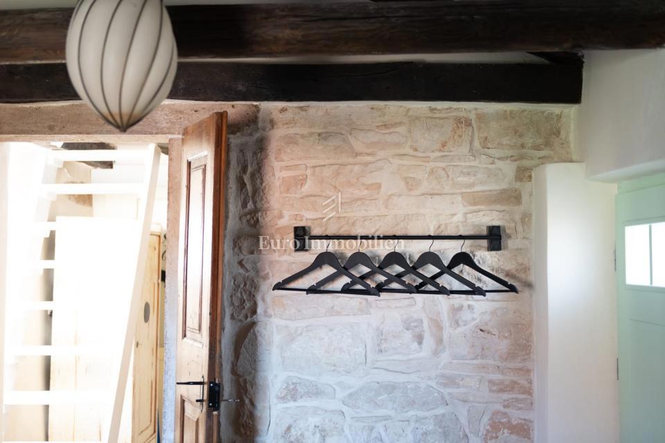 Affascinante casa in pietra vicino a Svetvinčenat