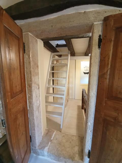 Affascinante casa in pietra vicino a Svetvinčenat