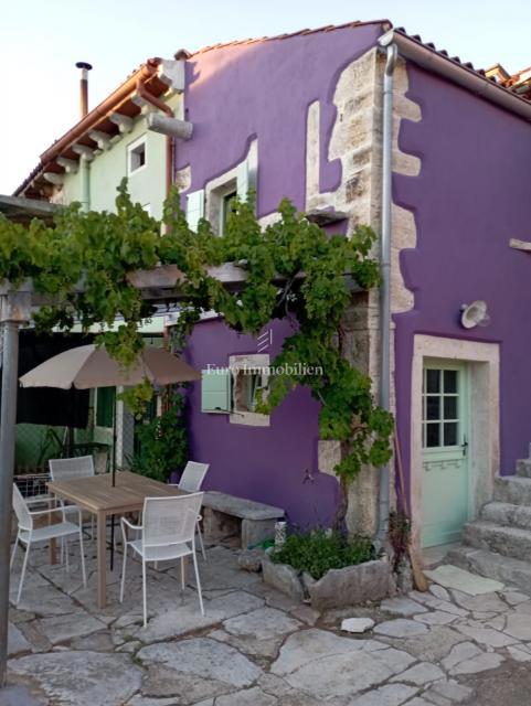 Affascinante casa in pietra vicino a Svetvinčenat