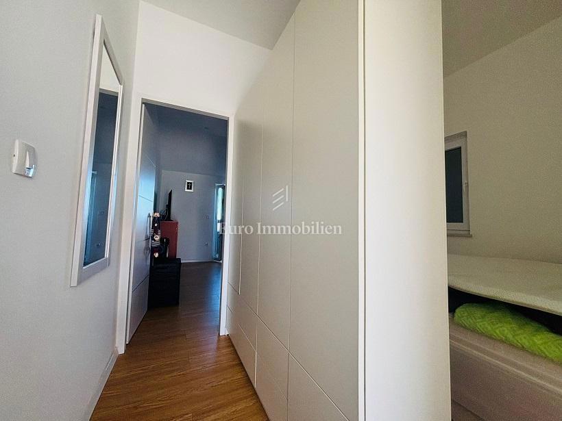 Novalja - casa con 3 appartamenti e un ampio giardino paesaggistico