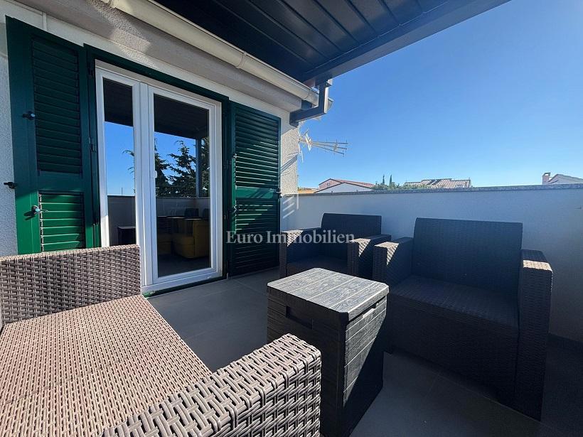 Novalja - casa con 3 appartamenti e un ampio giardino paesaggistico