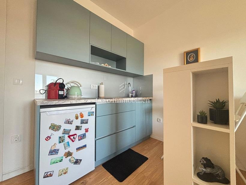 Novalja - casa con 3 appartamenti e un ampio giardino paesaggistico