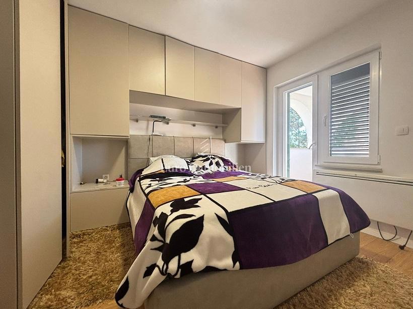 Novalja - casa con 3 appartamenti e un ampio giardino paesaggistico