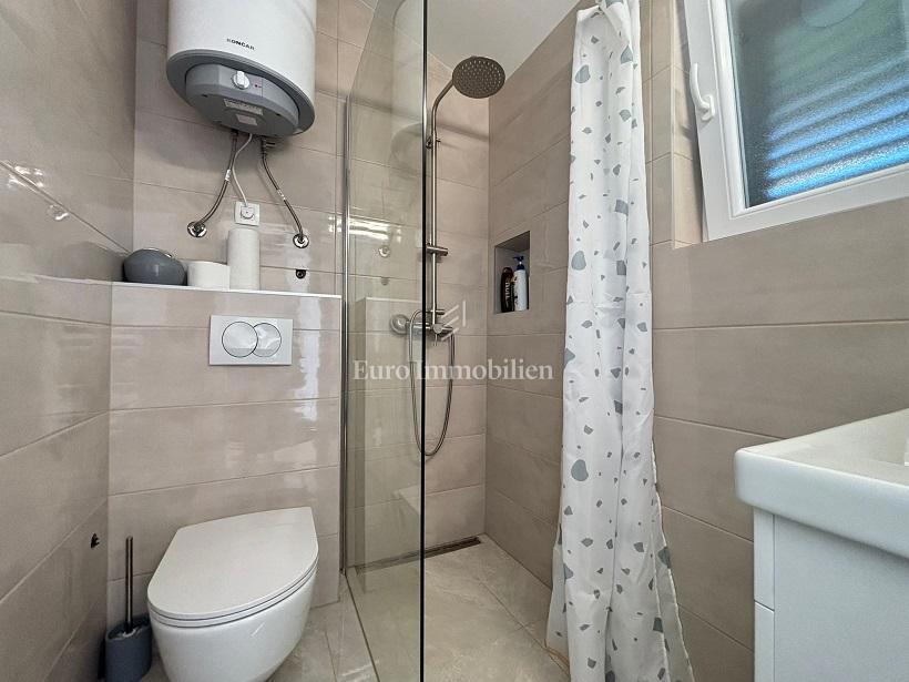 Novalja - casa con 3 appartamenti e un ampio giardino paesaggistico