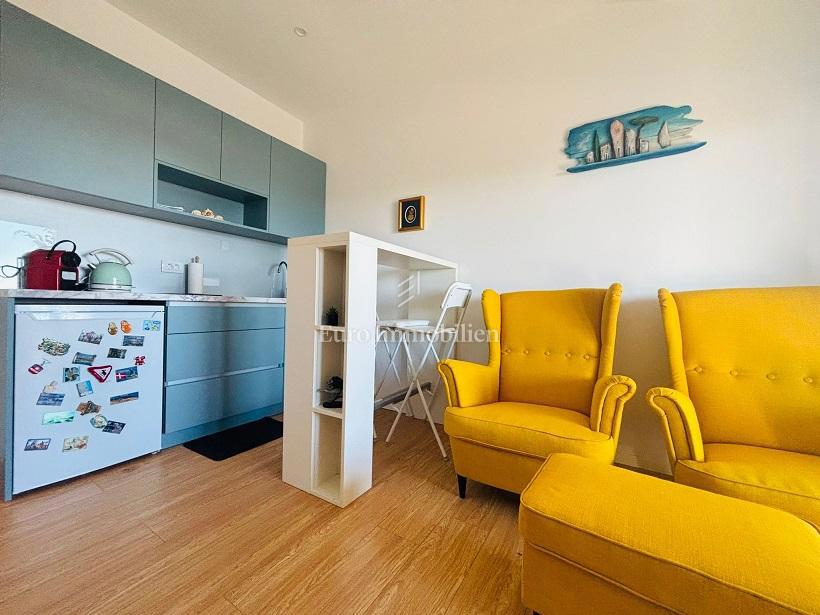 Novalja - casa con 3 appartamenti e un ampio giardino paesaggistico