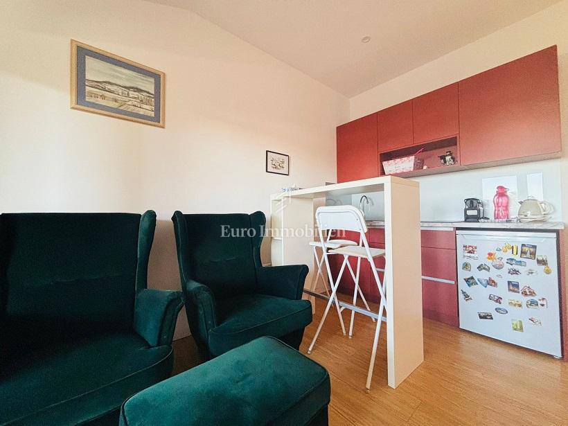 Novalja - casa con 3 appartamenti e un ampio giardino paesaggistico