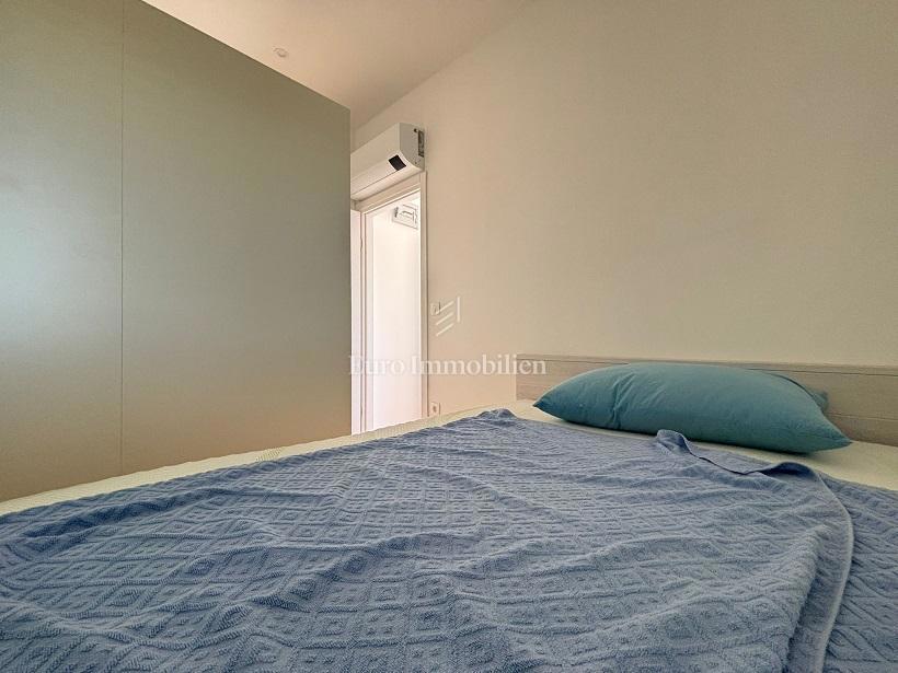 Novalja - casa con 3 appartamenti e un ampio giardino paesaggistico