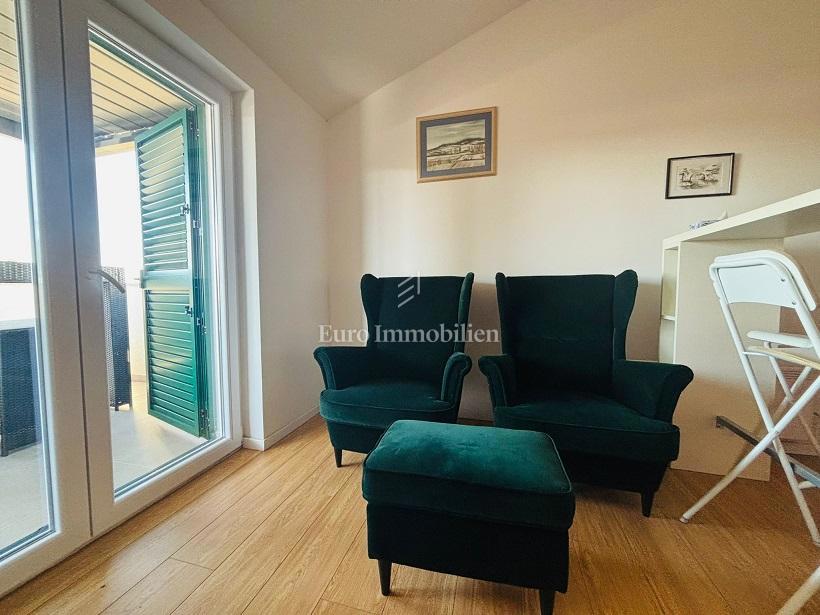 Novalja - casa con 3 appartamenti e un ampio giardino paesaggistico