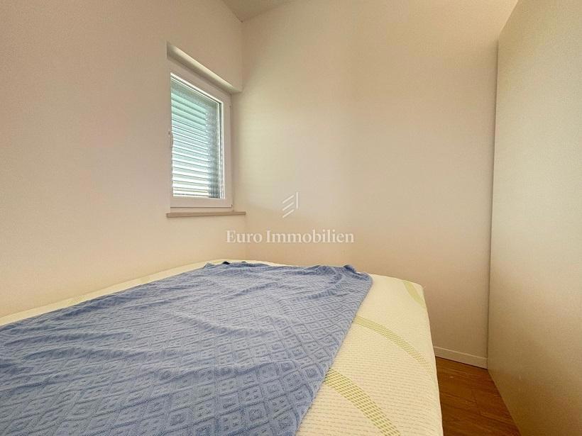 Novalja - casa con 3 appartamenti e un ampio giardino paesaggistico