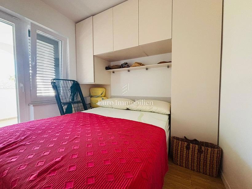 Novalja - casa con 3 appartamenti e un ampio giardino paesaggistico